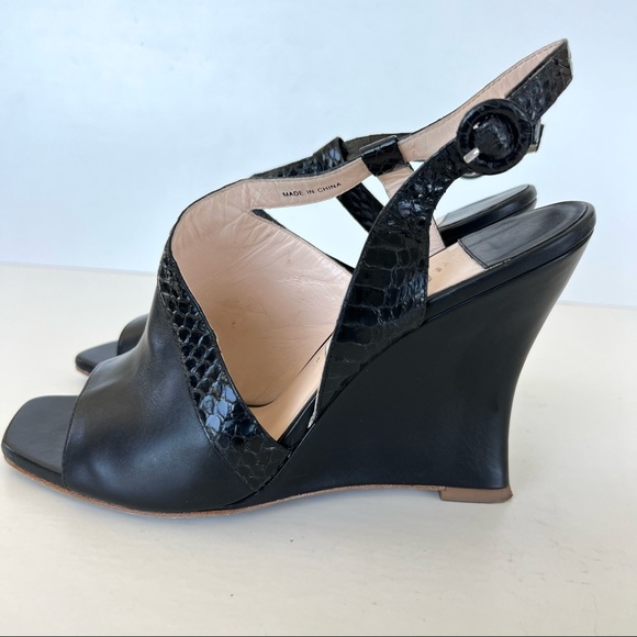 LA FENICE VENEZIA Black w Snake Trim Leather Side Buckle Sandals Wedges Sz 8 1/2 - Picture 3 of 10